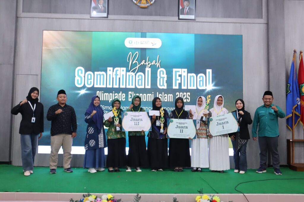 Dokumentasi bersama juara Olimpiade Ekonomi Islam 2025