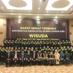 Perfotoan Bersama Wisudawan dan Dosen