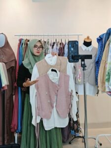 Kuliah Sambil Bekerja di Dua Tempat Sekaligus, Berikut Kisah Inspiratif Mahasiswa Prodi HES UNUGIRI