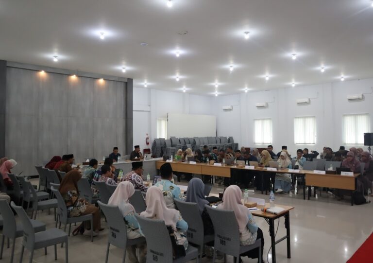 Pimpinan Program Studi Hukum Ekonomi Syariah Bersama Jajaran Universitas Nahdlatul Ulama Sunan Giri Ikuti Rapat Tinjauan Manajemen (RTM) Tahun 2025
