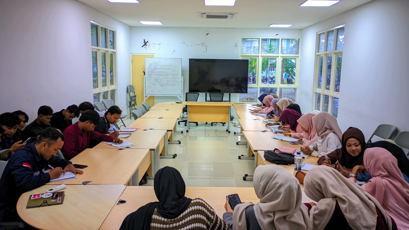 Mahasiswa HES Unugiri Melaksanakan Ujian Tengah Semester Genap Tahun Akademik 2025/2026