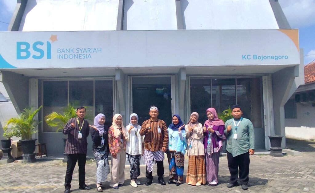 Praktik Magang Kerja di Bank Syariah Indonesia KC Bojonegoro, 3 Mahasiswa Prodi HES Dapatkan Pengalaman Kerja Dunia Perbankan