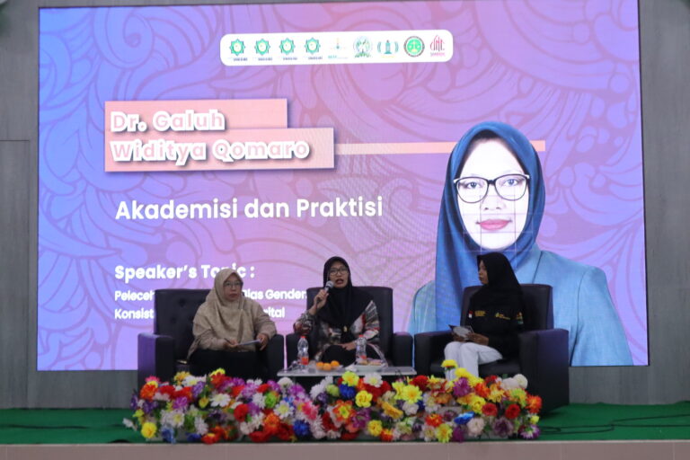 Tampil Percaya Diri, Mahasiswi HES Jadi Moderator Seminar Hukum Nasional SNC 2026