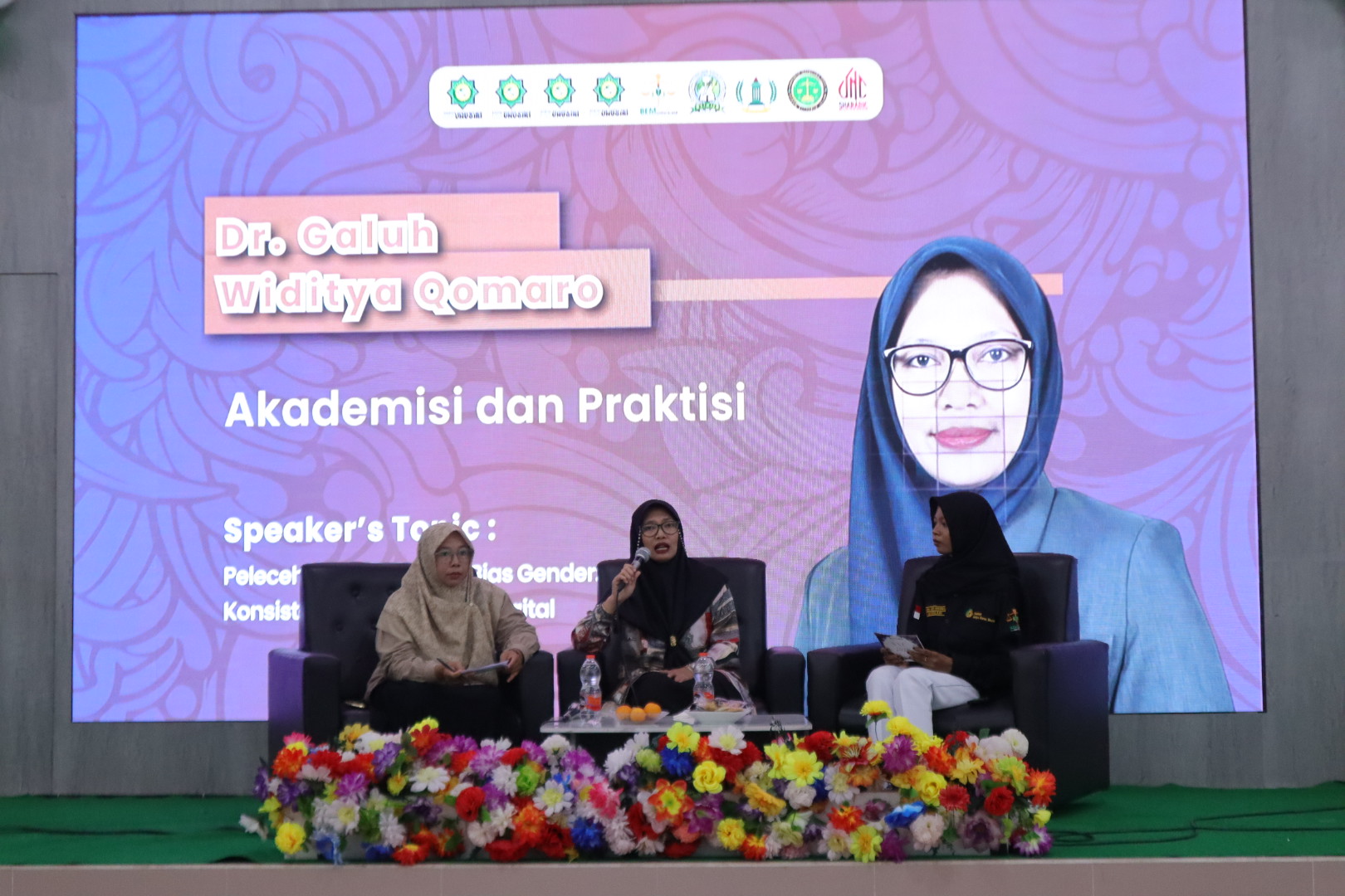 Tampil Percaya Diri, Mahasiswi HES Jadi Moderator Seminar Hukum Nasional SNC 2026