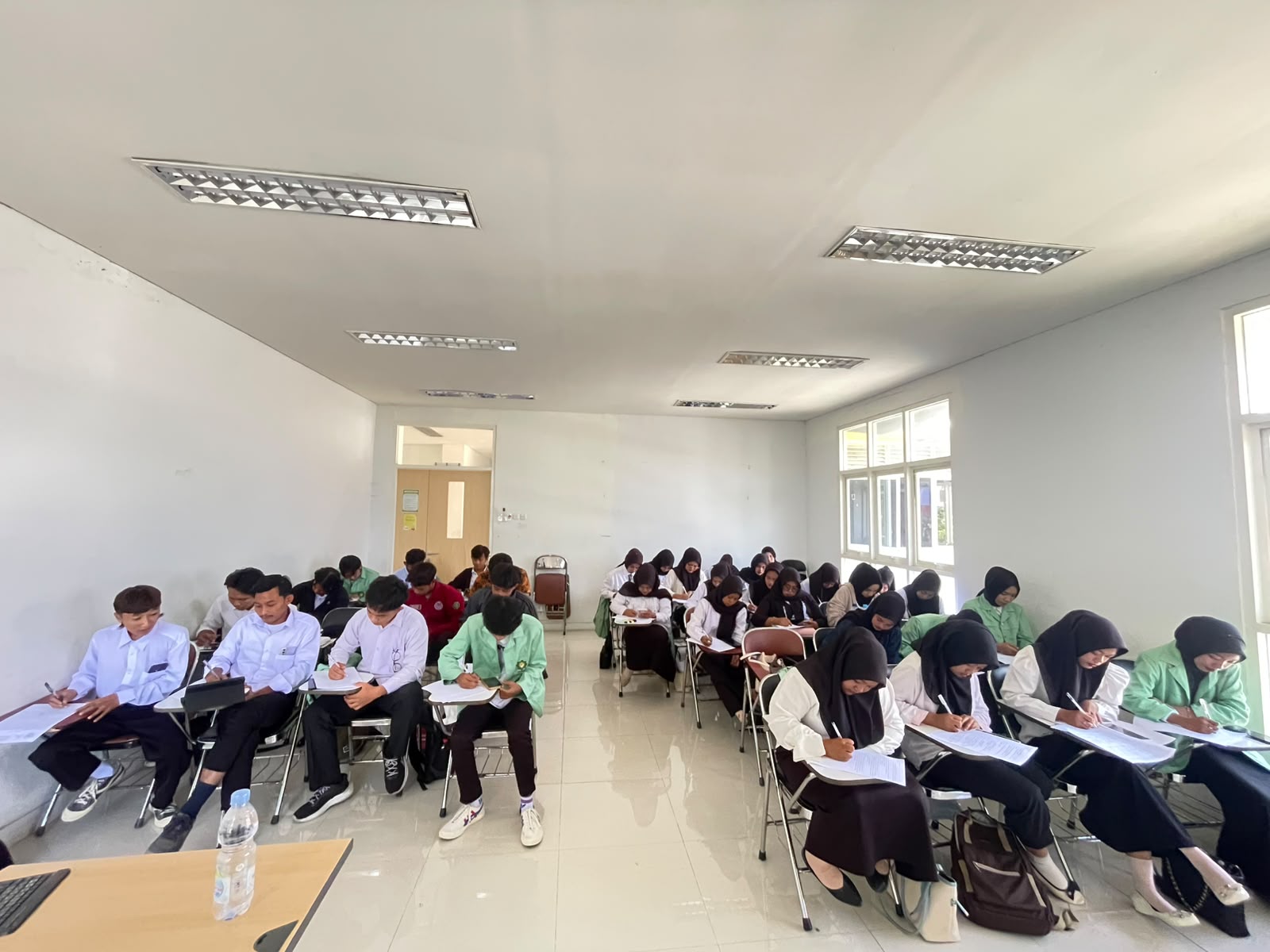 Mahasiswa HES UNUGIRI Bojonegoro Laksanakan Ujian Akhir Semester Genap Tahun Akademik 2025/2026