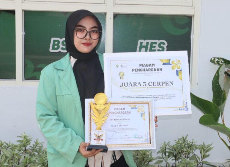 Mahasiswa HES UNUGIRI Raih Juara III Lomba Cerpen, Bagikan Pengalaman Perdana Tembus Grand Final